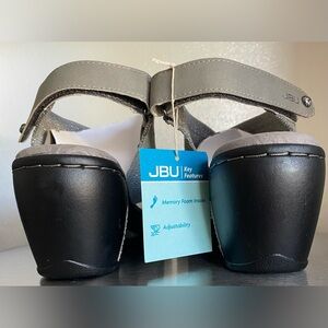 JBU Black and Gray Wedge Sandals